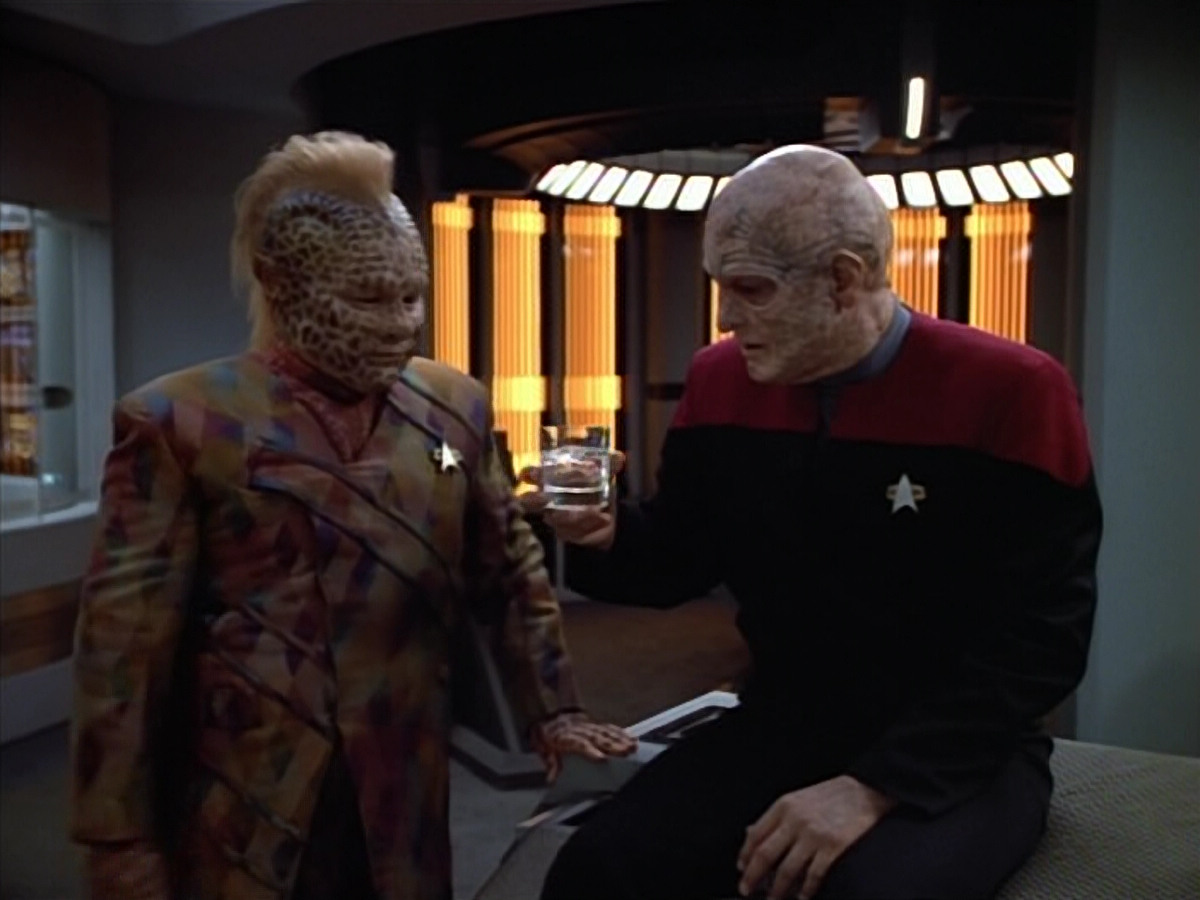 extant_StarTrek_VOY_4x07-ScientificMethod_01651.jpg
