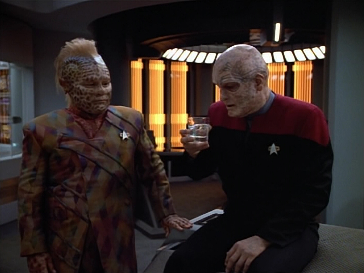 extant_StarTrek_VOY_4x07-ScientificMethod_01652.jpg