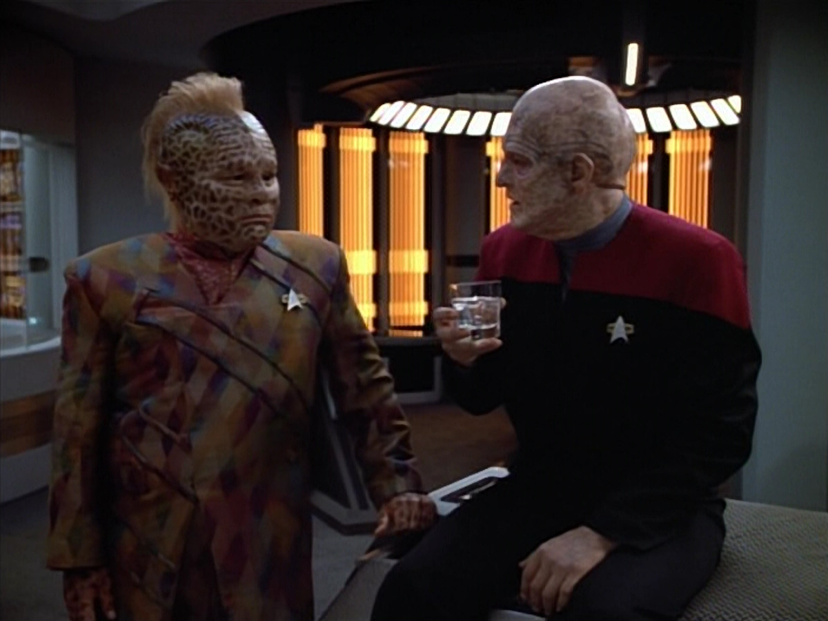 extant_StarTrek_VOY_4x07-ScientificMethod_01662.jpg