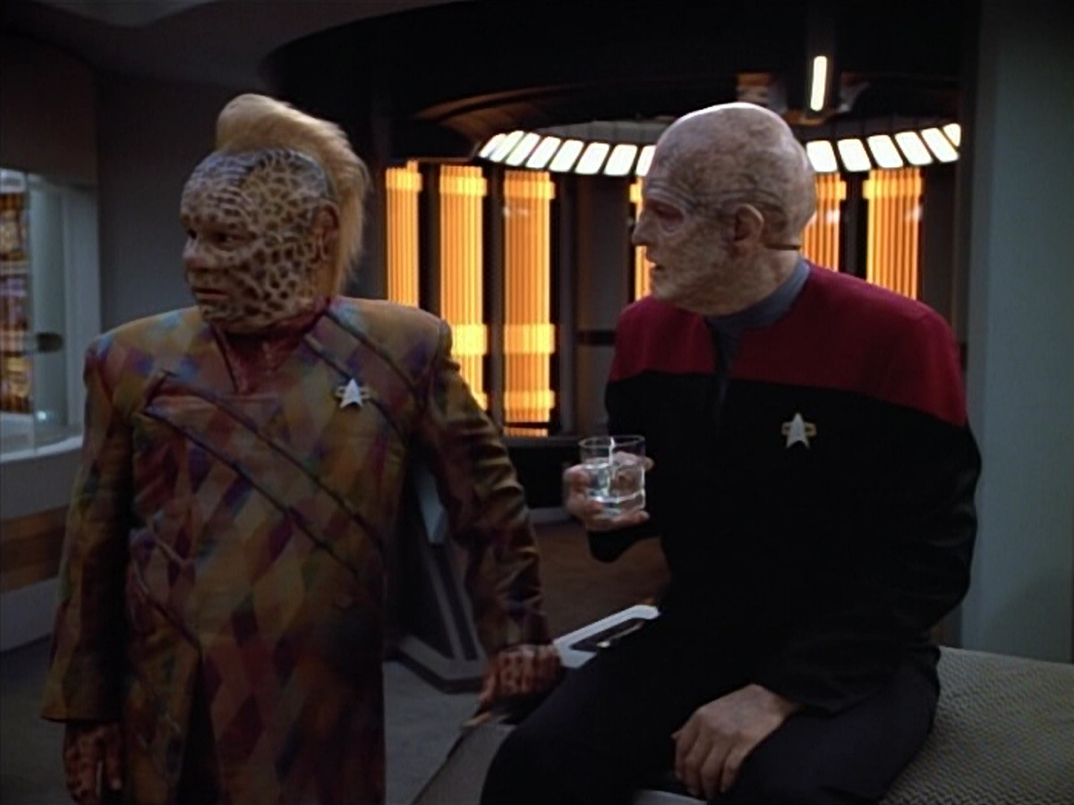 extant_StarTrek_VOY_4x07-ScientificMethod_01666.jpg