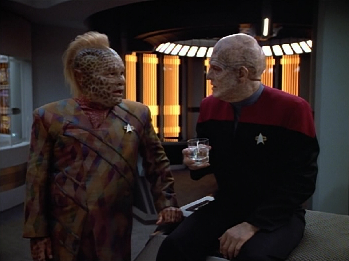 extant_StarTrek_VOY_4x07-ScientificMethod_01668.jpg