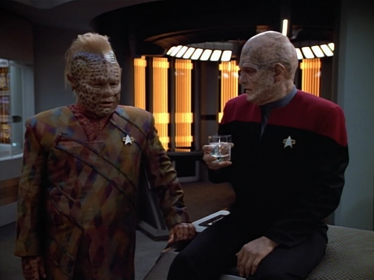 extant_StarTrek_VOY_4x07-ScientificMethod_01673.jpg