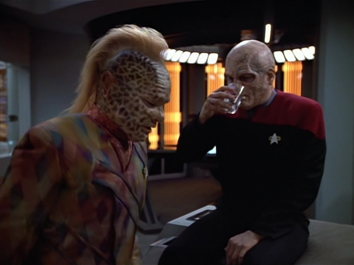 extant_StarTrek_VOY_4x07-ScientificMethod_01682.jpg
