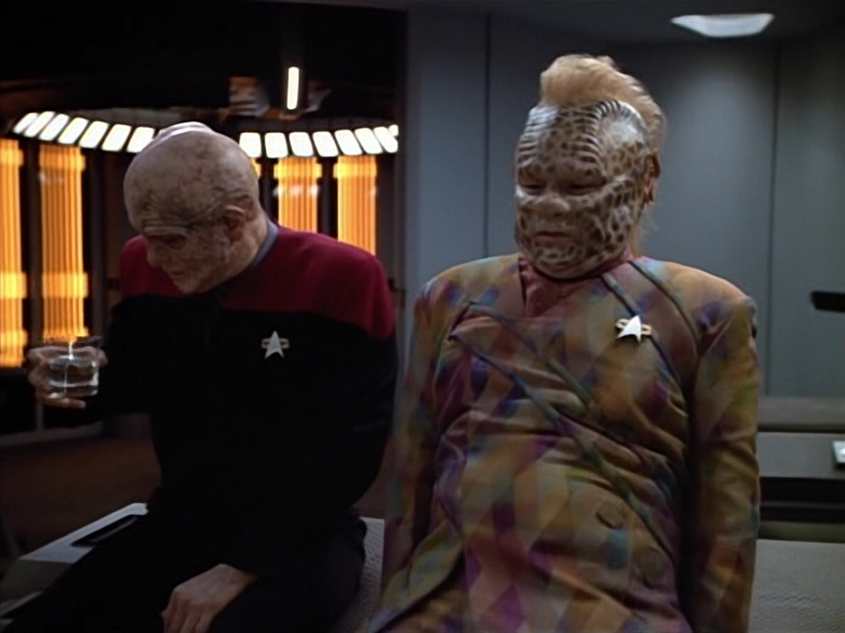 extant_StarTrek_VOY_4x07-ScientificMethod_01687.jpg