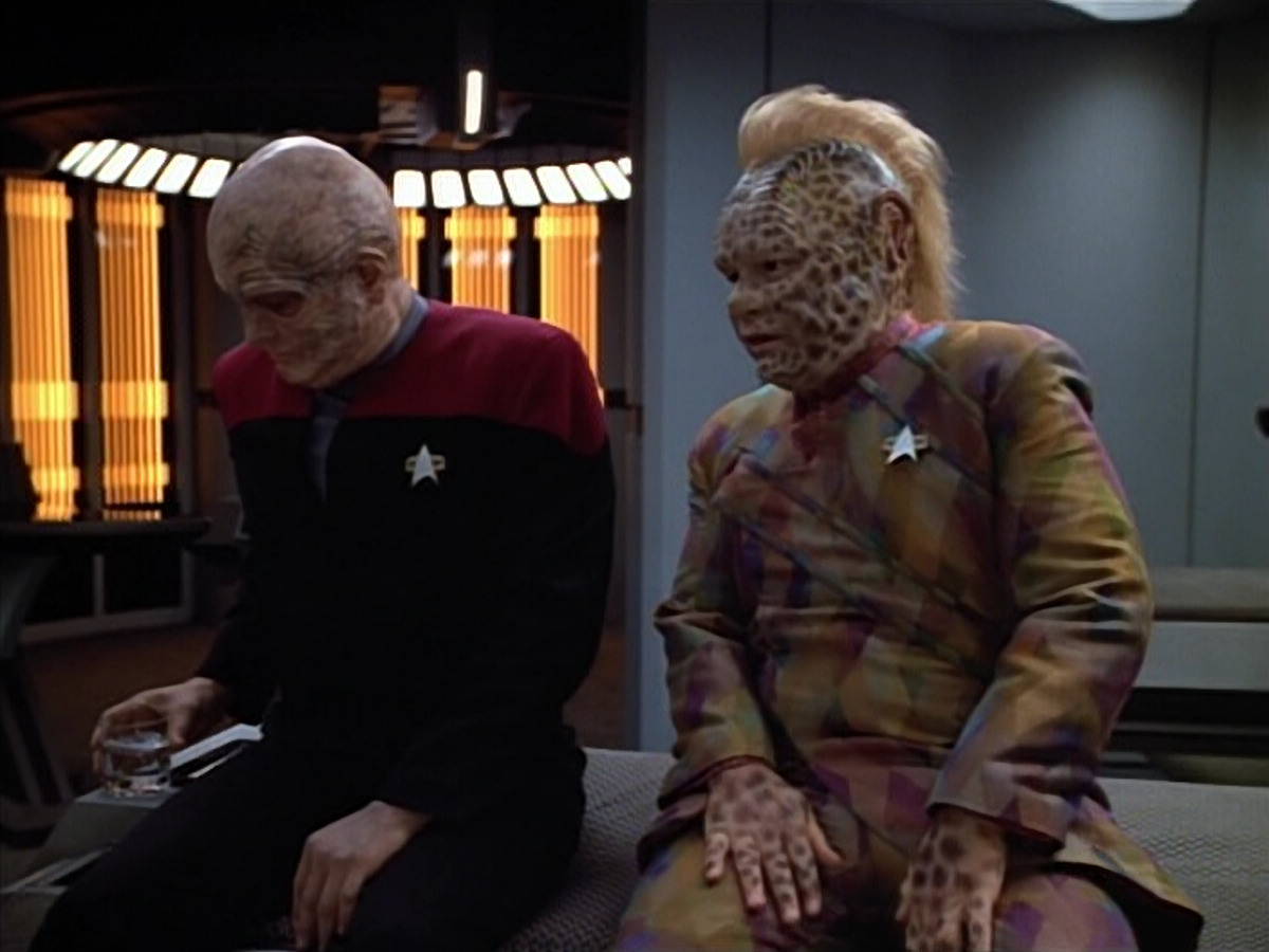 extant_StarTrek_VOY_4x07-ScientificMethod_01693.jpg