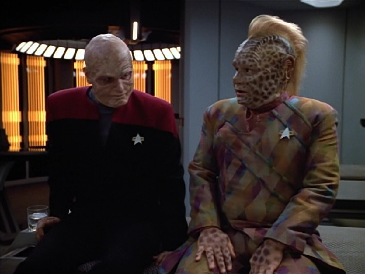extant_StarTrek_VOY_4x07-ScientificMethod_01698.jpg