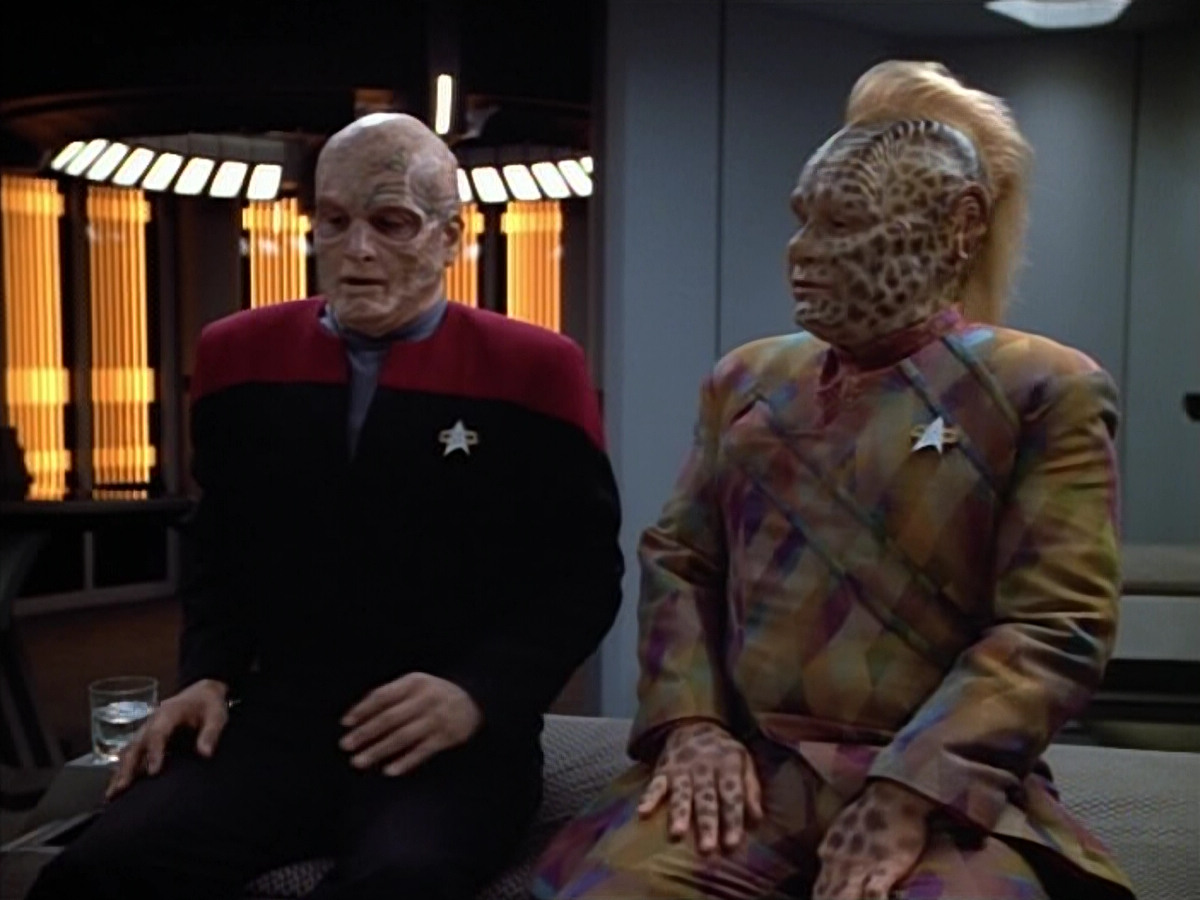 extant_StarTrek_VOY_4x07-ScientificMethod_01700.jpg