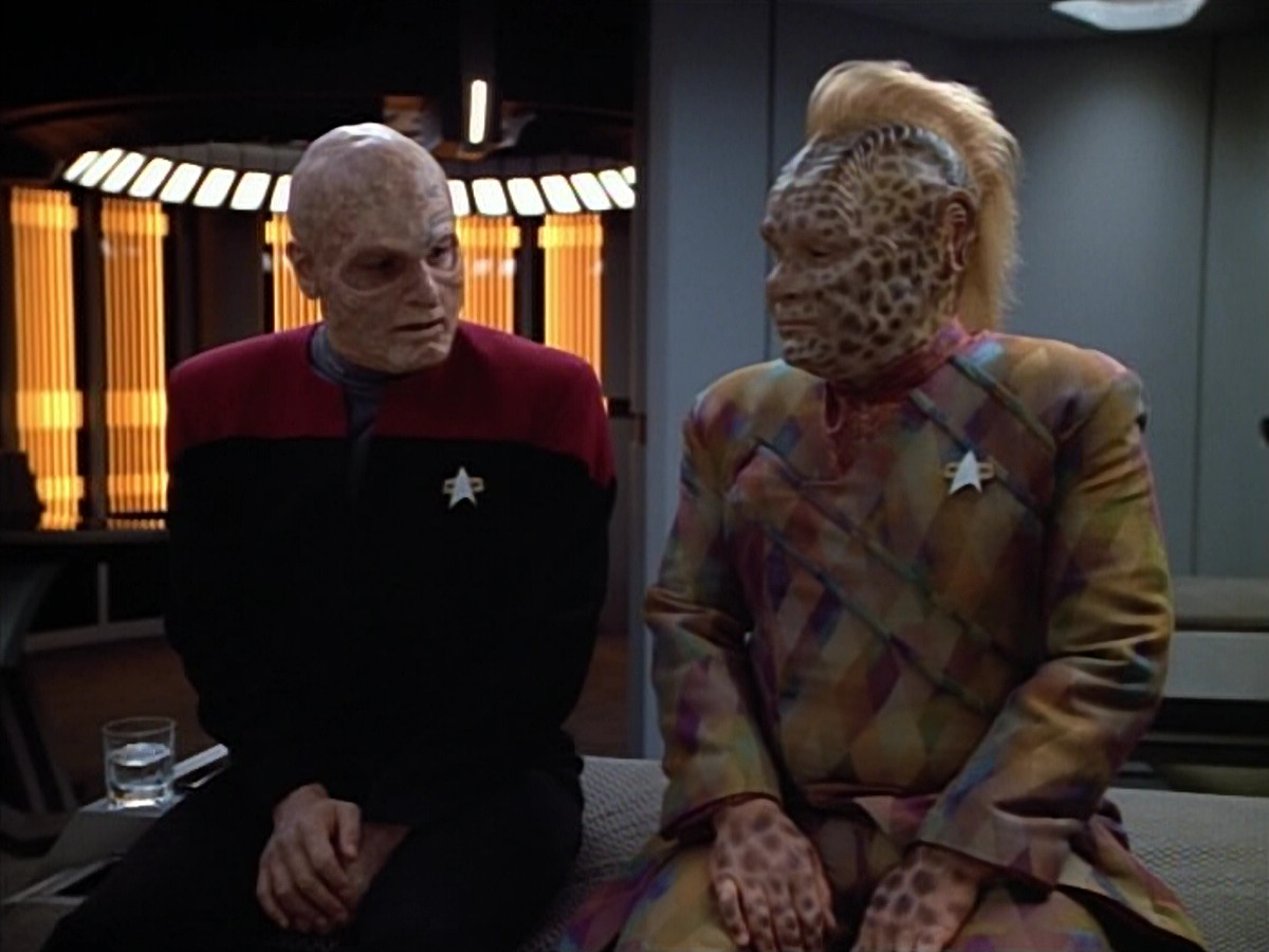 extant_StarTrek_VOY_4x07-ScientificMethod_01709.jpg