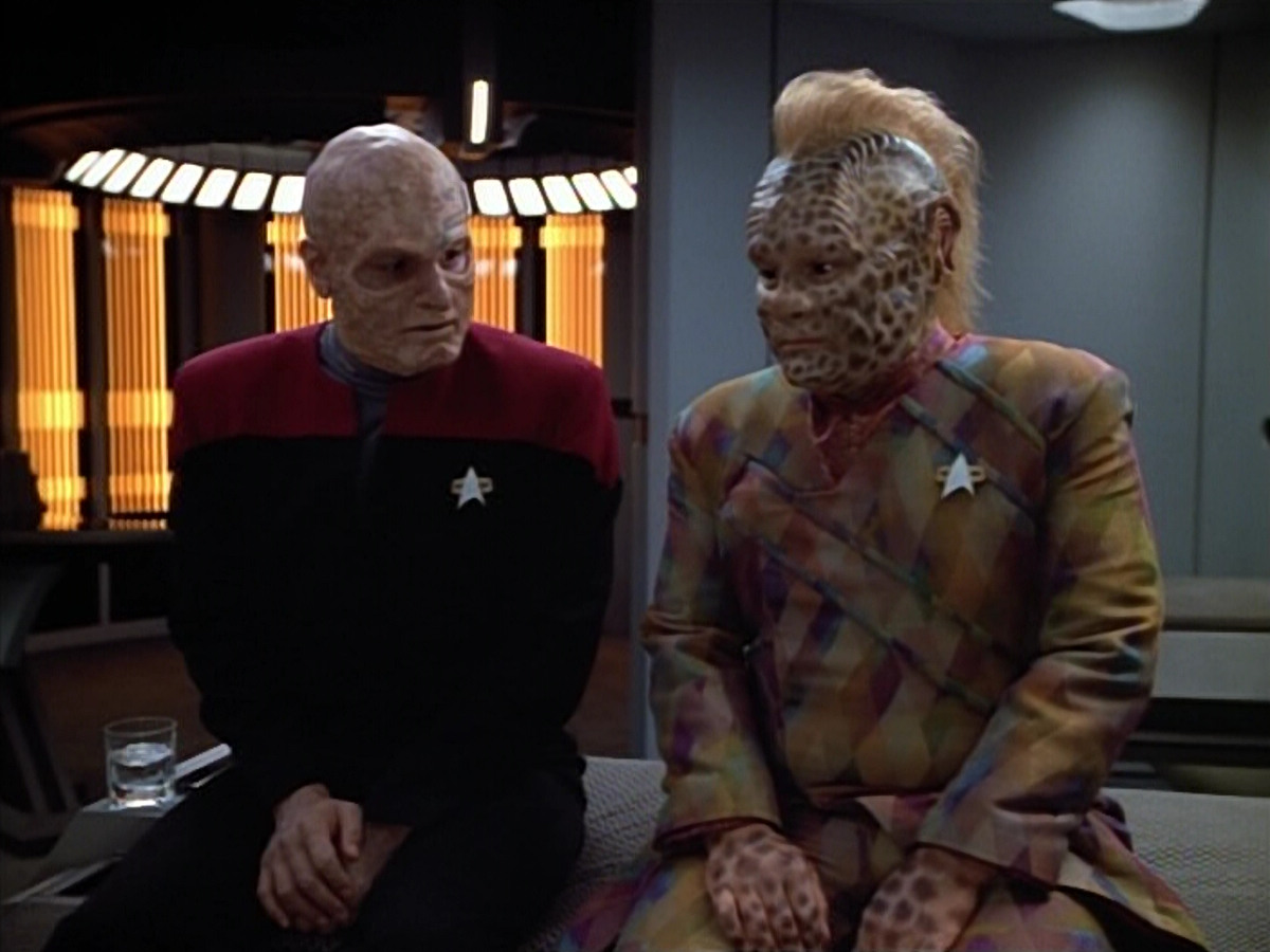 extant_StarTrek_VOY_4x07-ScientificMethod_01710.jpg