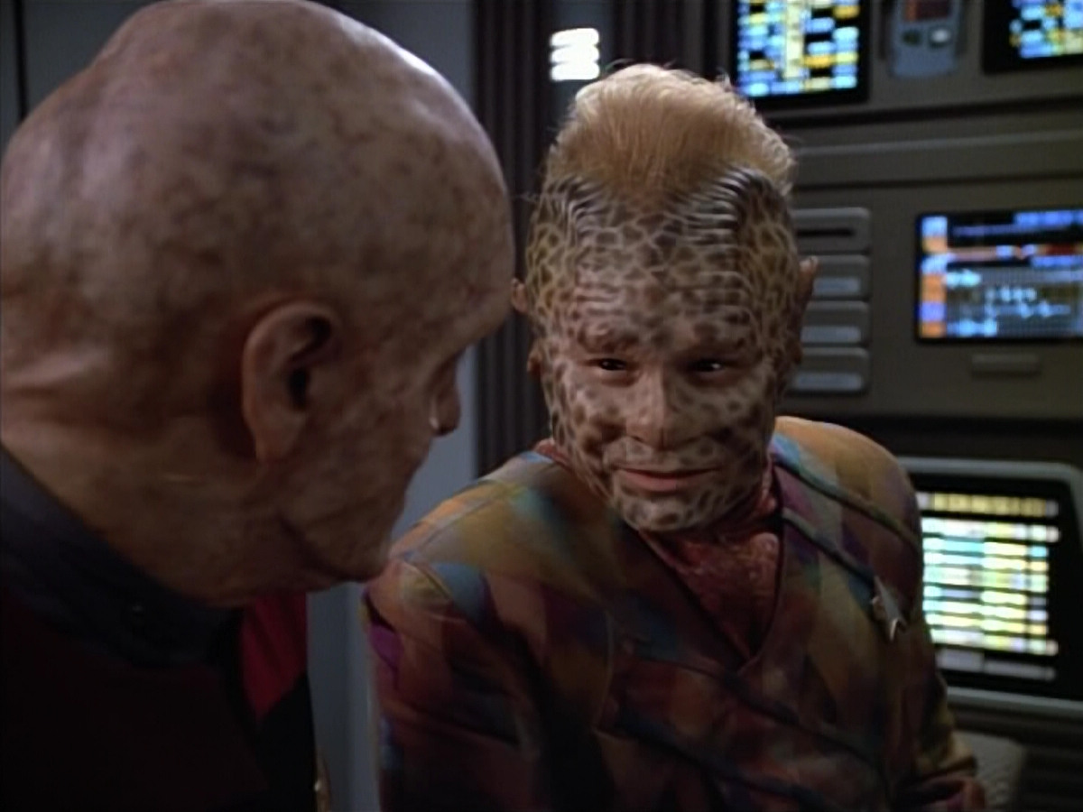 extant_StarTrek_VOY_4x07-ScientificMethod_01726.jpg