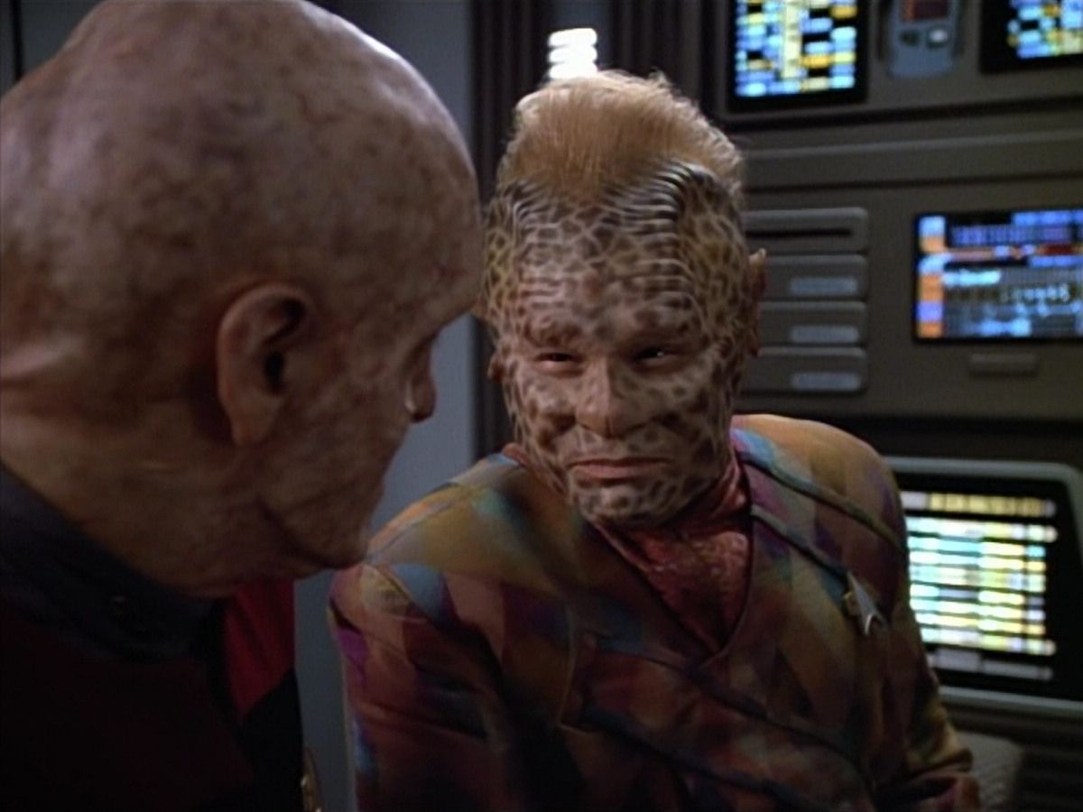 extant_StarTrek_VOY_4x07-ScientificMethod_01729.jpg