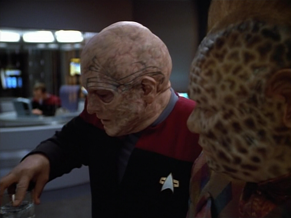 extant_StarTrek_VOY_4x07-ScientificMethod_01737.jpg