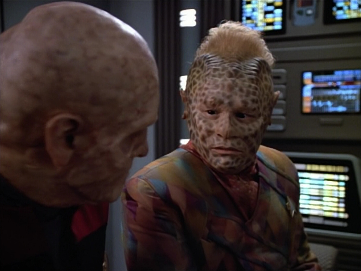 extant_StarTrek_VOY_4x07-ScientificMethod_01743.jpg
