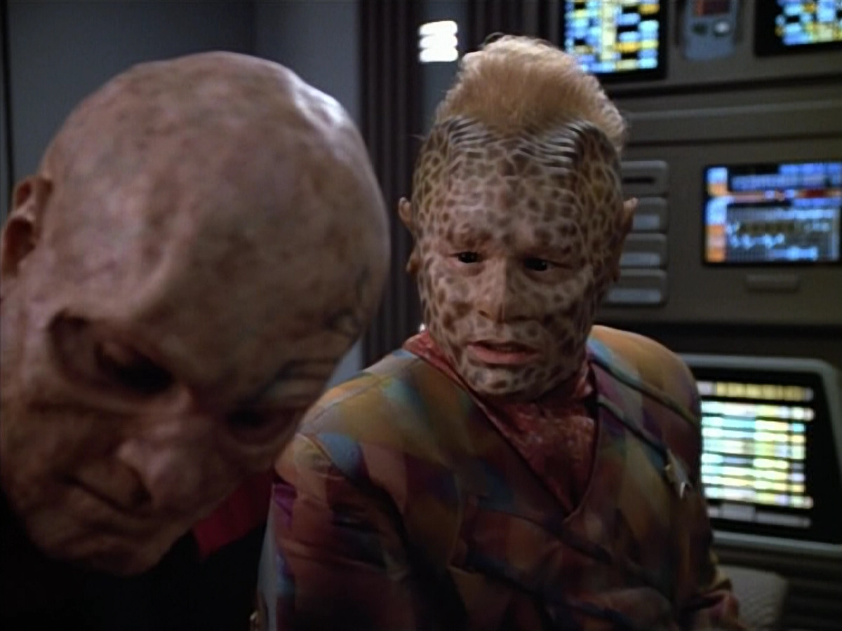 extant_StarTrek_VOY_4x07-ScientificMethod_01744.jpg
