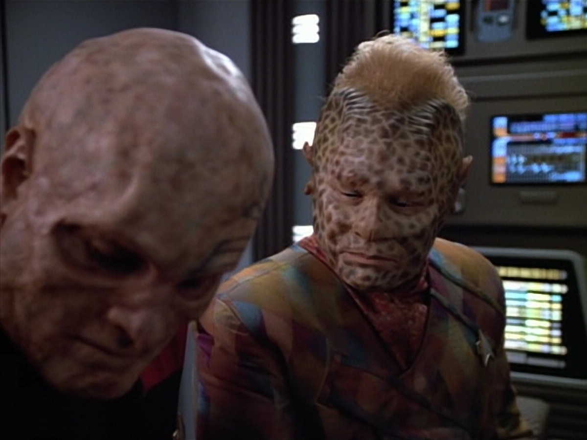extant_StarTrek_VOY_4x07-ScientificMethod_01746.jpg