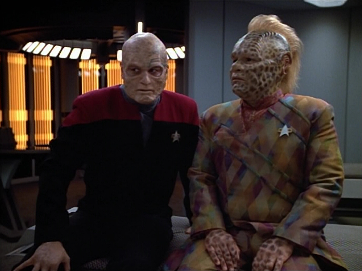 extant_StarTrek_VOY_4x07-ScientificMethod_01758.jpg