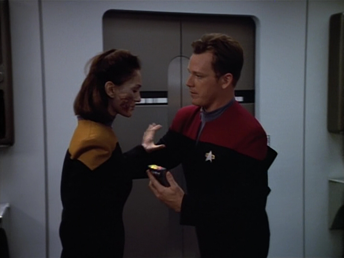 extant_StarTrek_VOY_4x07-ScientificMethod_01763.jpg