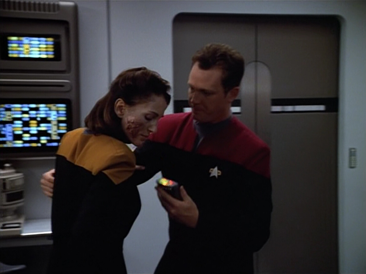 extant_StarTrek_VOY_4x07-ScientificMethod_01764.jpg