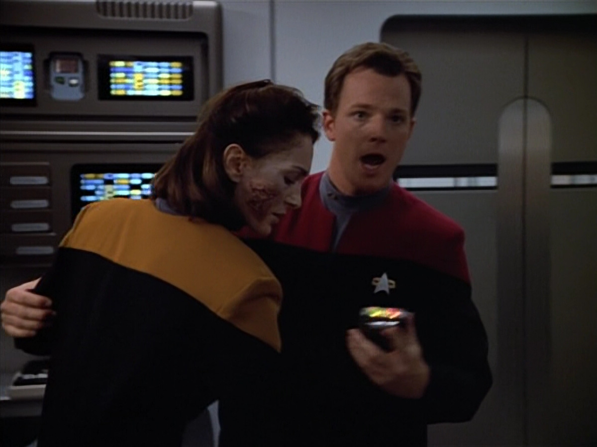 extant_StarTrek_VOY_4x07-ScientificMethod_01765.jpg