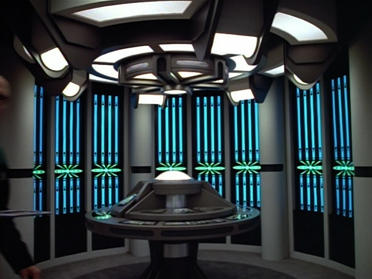 extant_StarTrek_VOY_4x07-ScientificMethod_01776.jpg