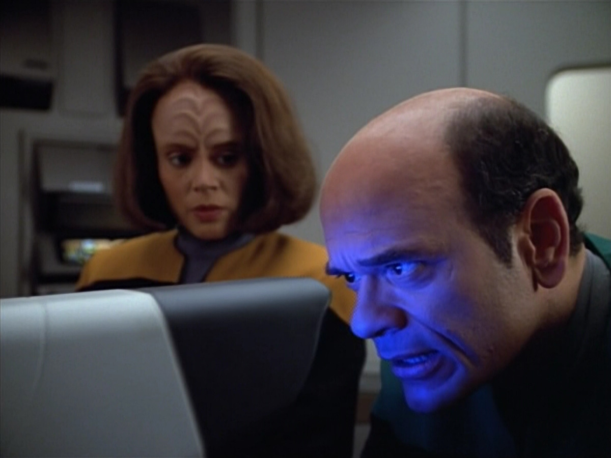 extant_StarTrek_VOY_4x07-ScientificMethod_01807.jpg