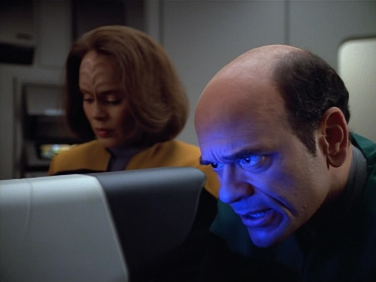 extant_StarTrek_VOY_4x07-ScientificMethod_01811.jpg