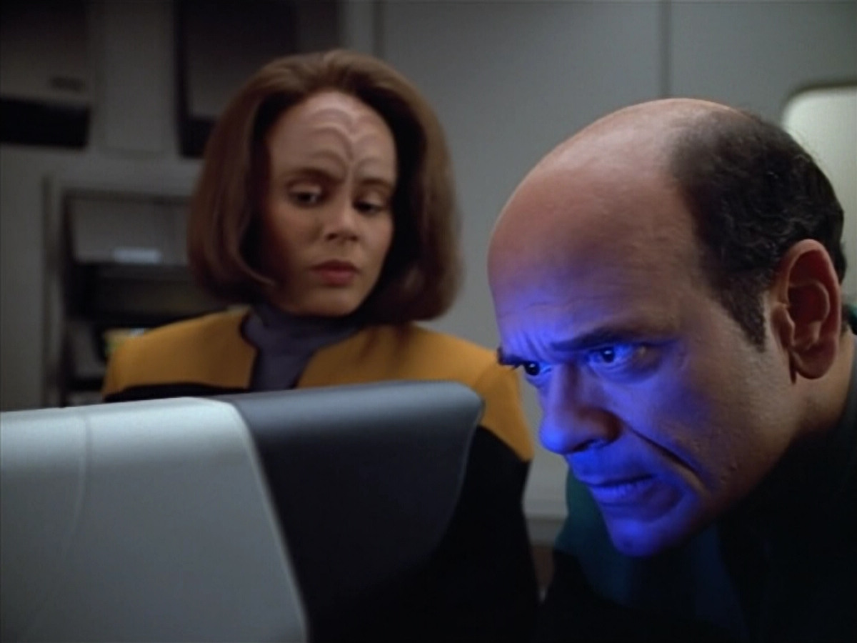 extant_StarTrek_VOY_4x07-ScientificMethod_01820.jpg