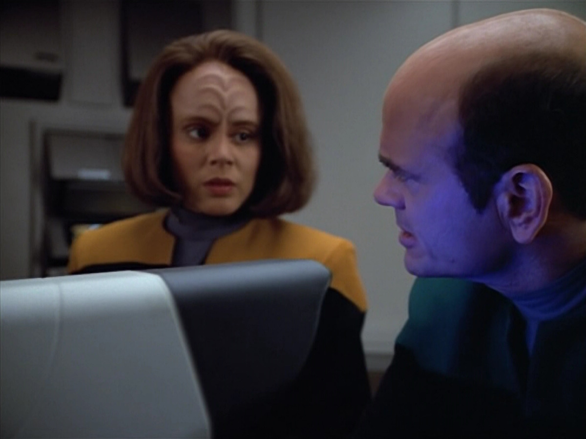 extant_StarTrek_VOY_4x07-ScientificMethod_01838.jpg