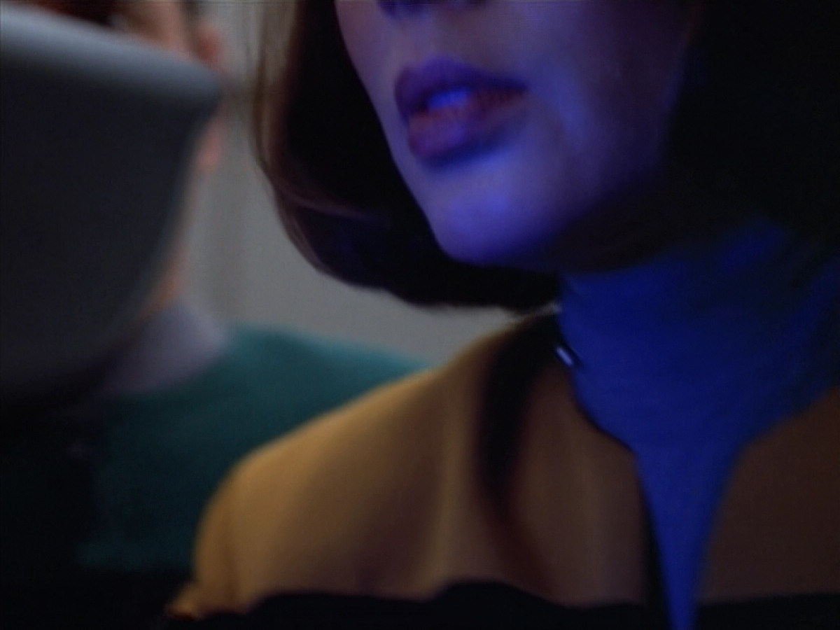extant_StarTrek_VOY_4x07-ScientificMethod_01877.jpg