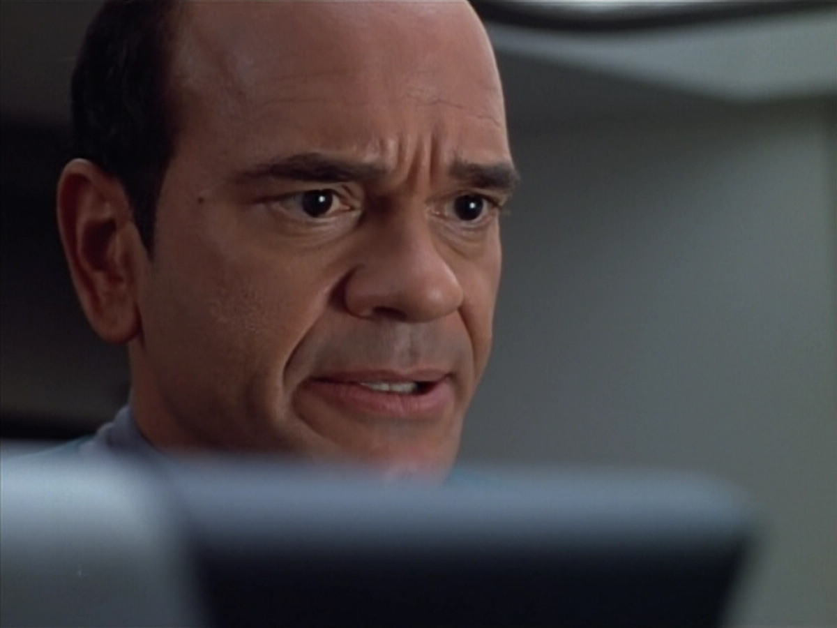 extant_StarTrek_VOY_4x07-ScientificMethod_01895.jpg