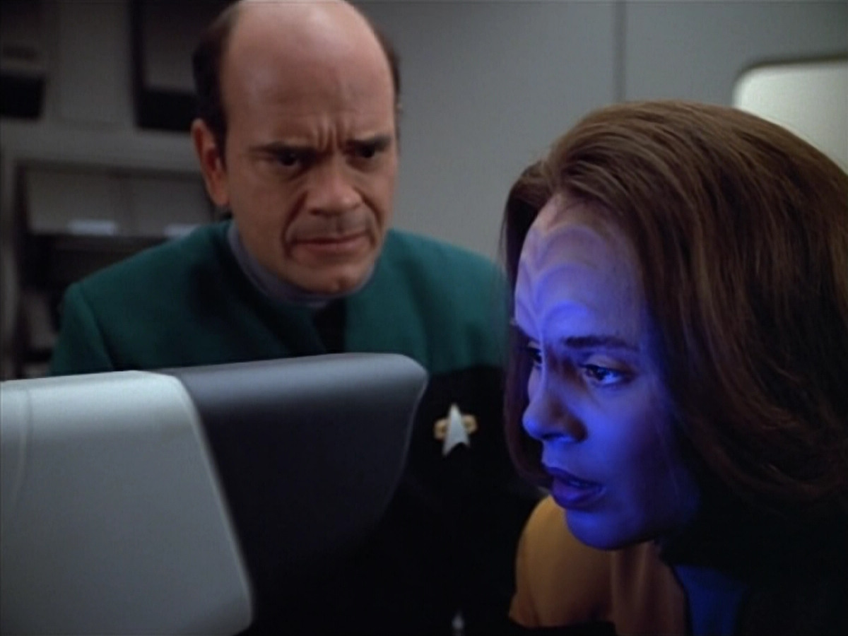 extant_StarTrek_VOY_4x07-ScientificMethod_01905.jpg