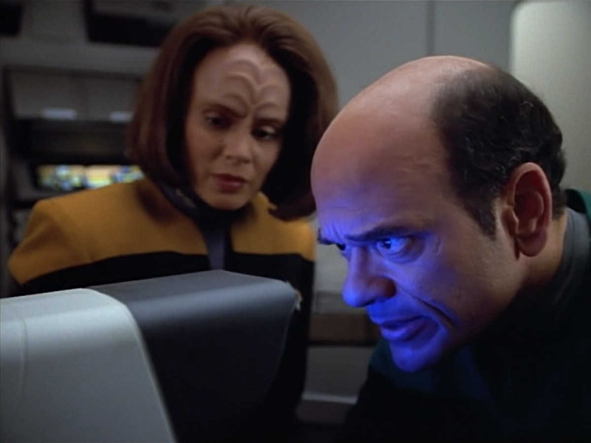 extant_StarTrek_VOY_4x07-ScientificMethod_01913.jpg