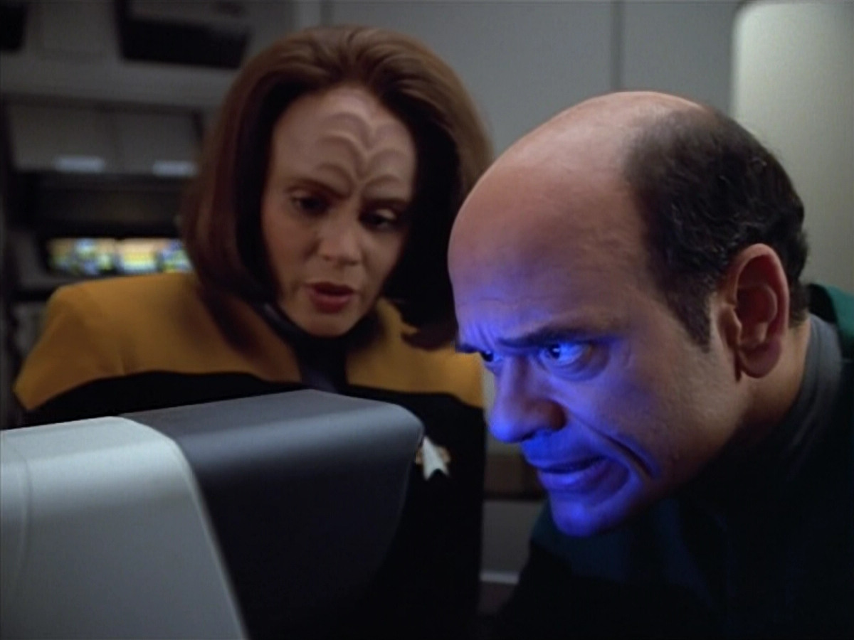 extant_StarTrek_VOY_4x07-ScientificMethod_01915.jpg