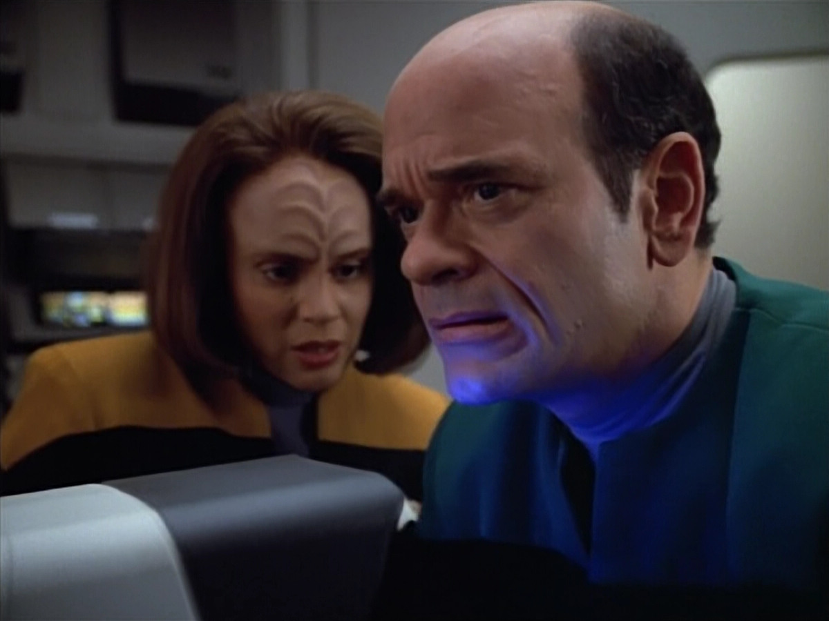extant_StarTrek_VOY_4x07-ScientificMethod_01921.jpg