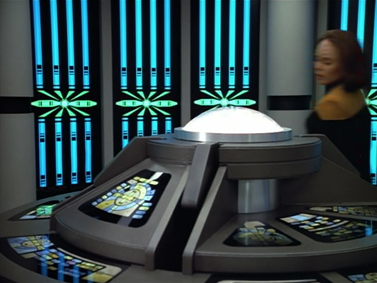 extant_StarTrek_VOY_4x07-ScientificMethod_01930.jpg