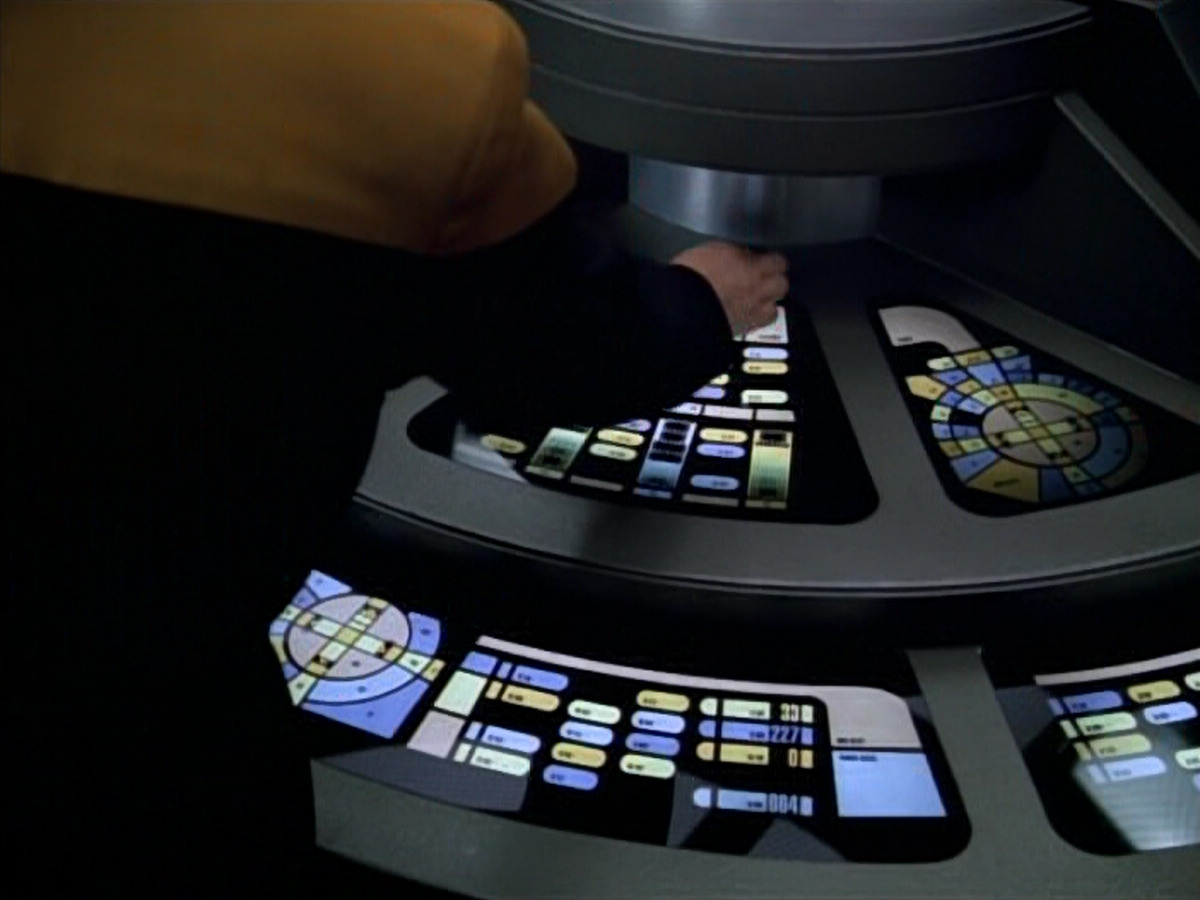 extant_StarTrek_VOY_4x07-ScientificMethod_01932.jpg