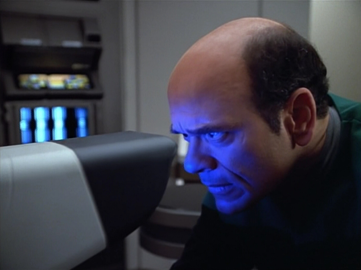 extant_StarTrek_VOY_4x07-ScientificMethod_01943.jpg