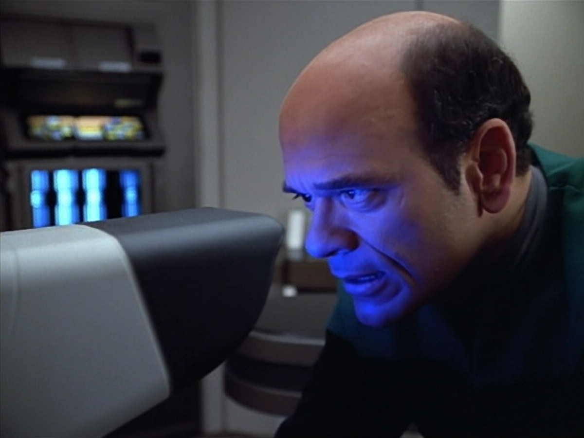 extant_StarTrek_VOY_4x07-ScientificMethod_01946.jpg