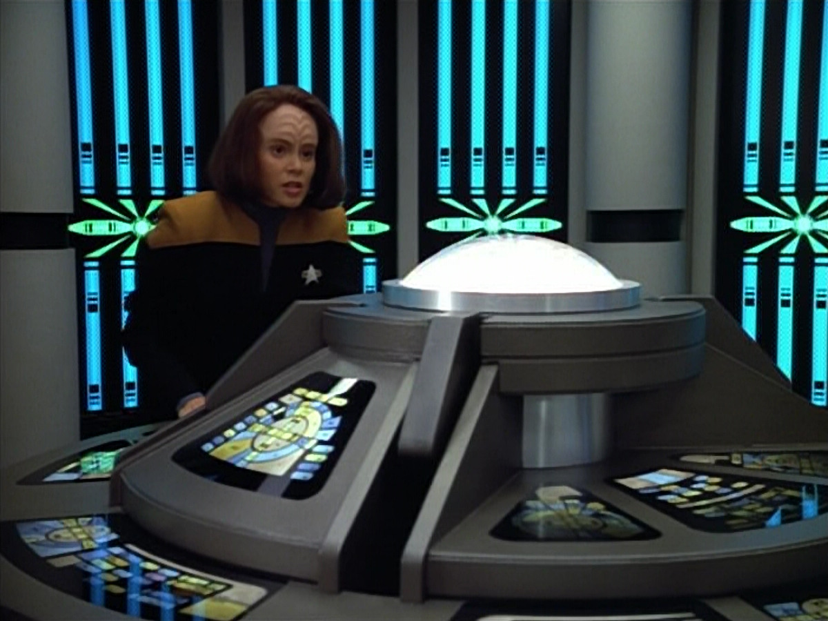 extant_StarTrek_VOY_4x07-ScientificMethod_01951.jpg