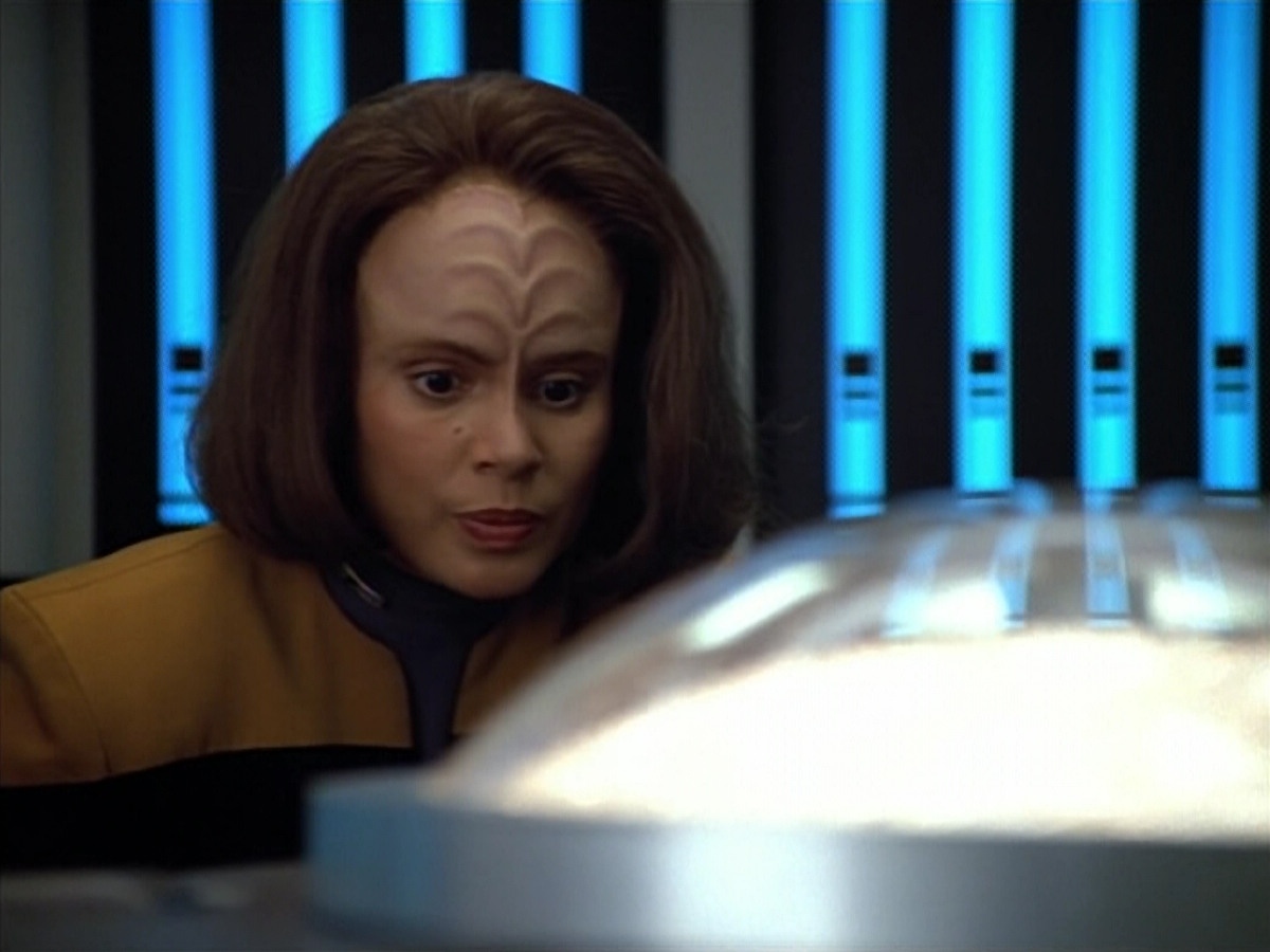 extant_StarTrek_VOY_4x07-ScientificMethod_01964.jpg