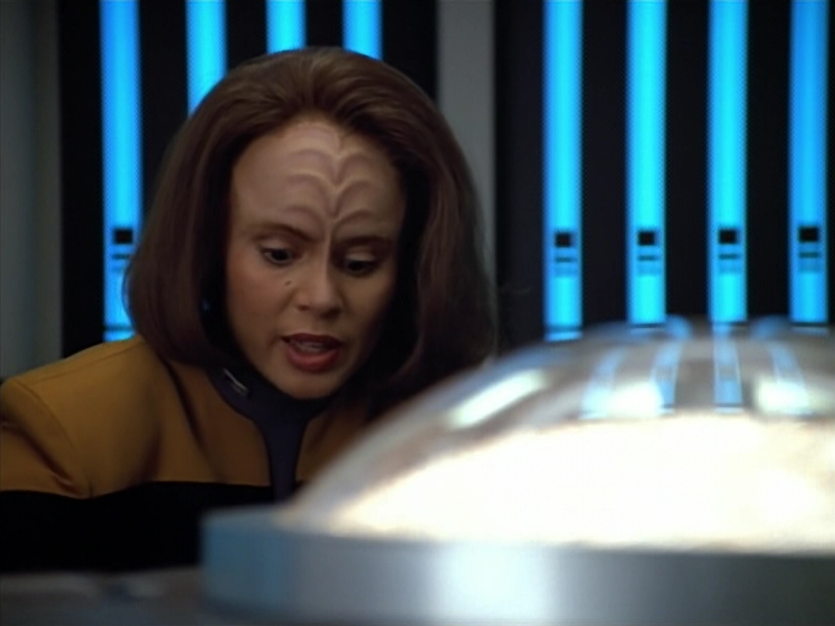 extant_StarTrek_VOY_4x07-ScientificMethod_01966.jpg