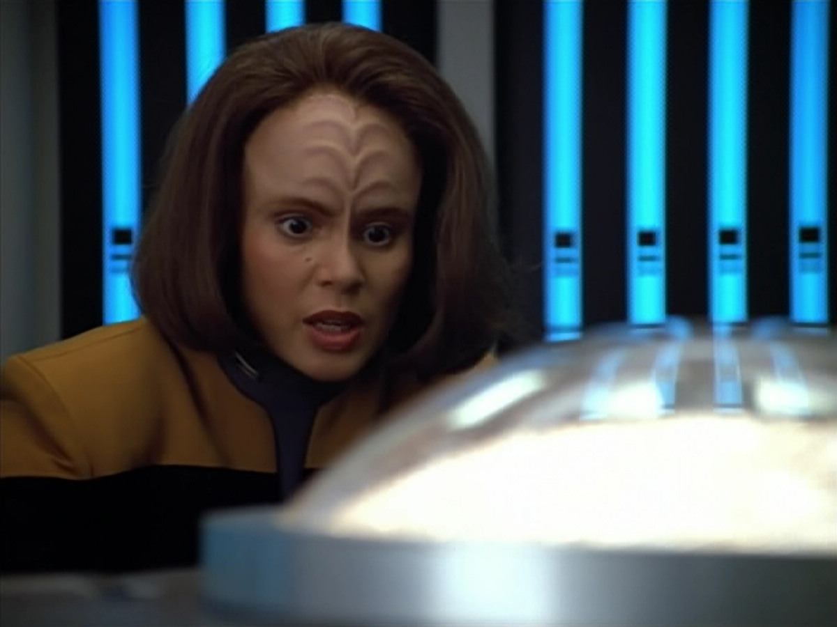 extant_StarTrek_VOY_4x07-ScientificMethod_01967.jpg