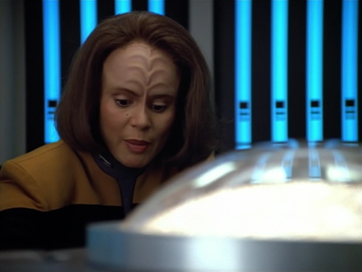 extant_StarTrek_VOY_4x07-ScientificMethod_01968.jpg