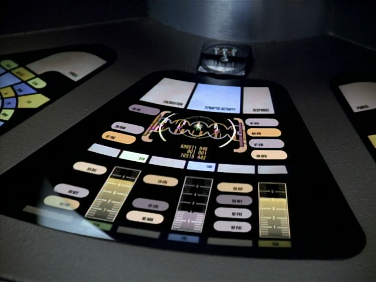 extant_StarTrek_VOY_4x07-ScientificMethod_01993.jpg