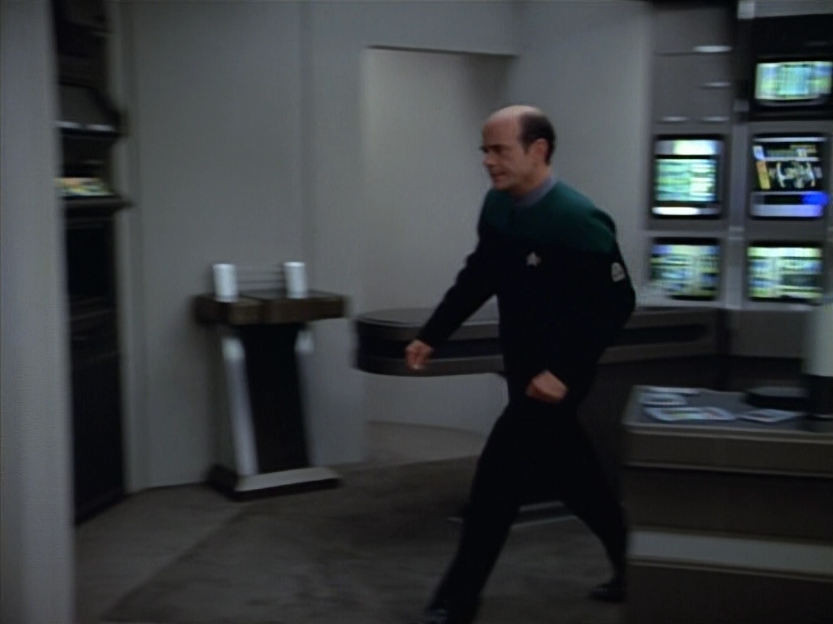 extant_StarTrek_VOY_4x07-ScientificMethod_02020.jpg