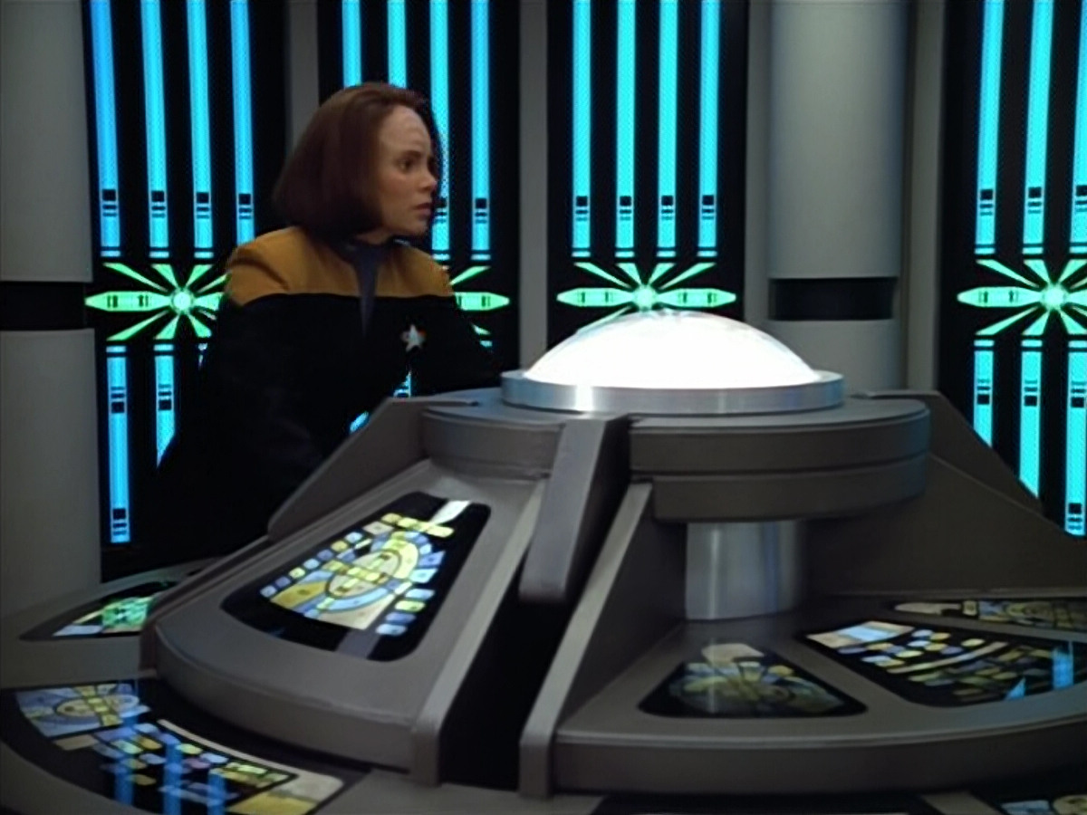 extant_StarTrek_VOY_4x07-ScientificMethod_02027.jpg