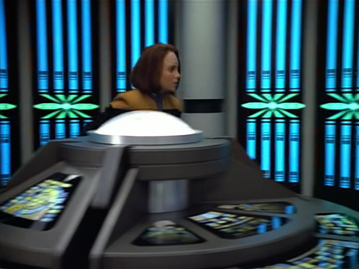 extant_StarTrek_VOY_4x07-ScientificMethod_02028.jpg