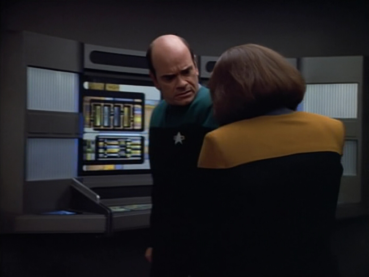 extant_StarTrek_VOY_4x07-ScientificMethod_02032.jpg