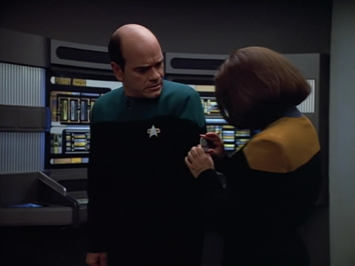extant_StarTrek_VOY_4x07-ScientificMethod_02033.jpg