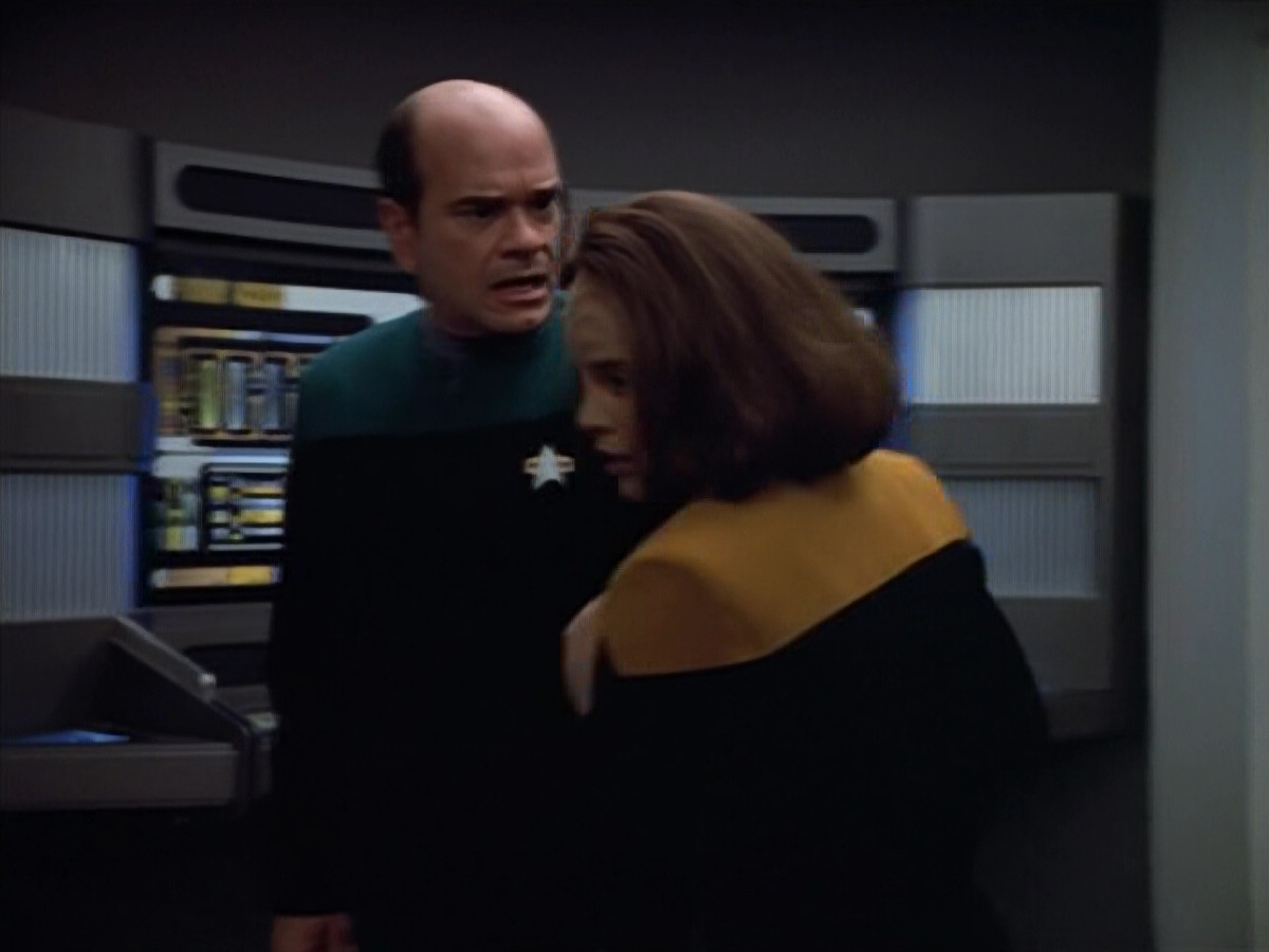 extant_StarTrek_VOY_4x07-ScientificMethod_02035.jpg